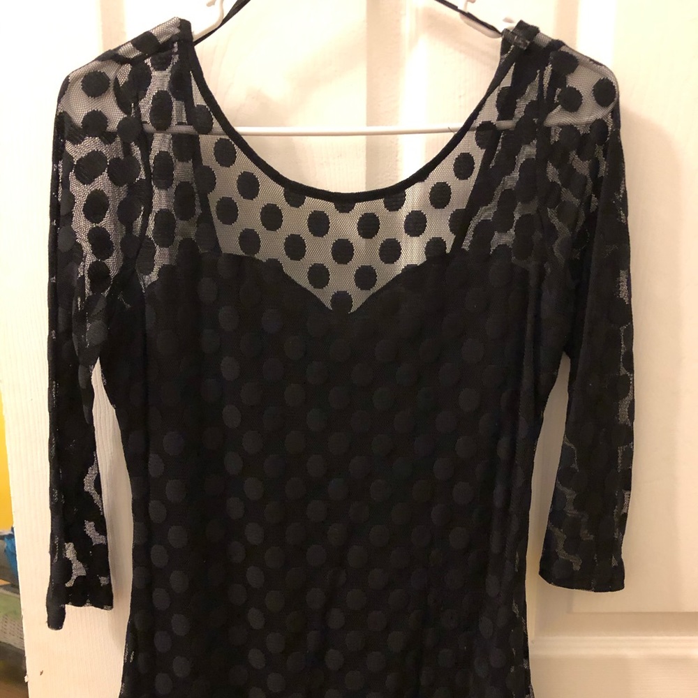 Guess black medium polka dot stretchy top
